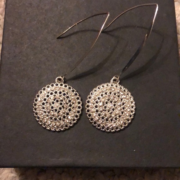 Earing - Picture 2 of 4